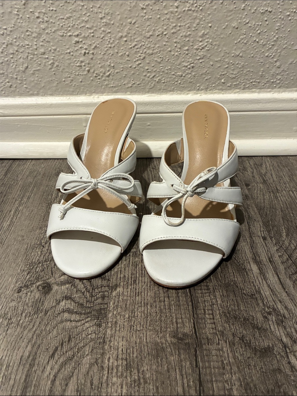 Ann Taylor White Bow Slide Mules